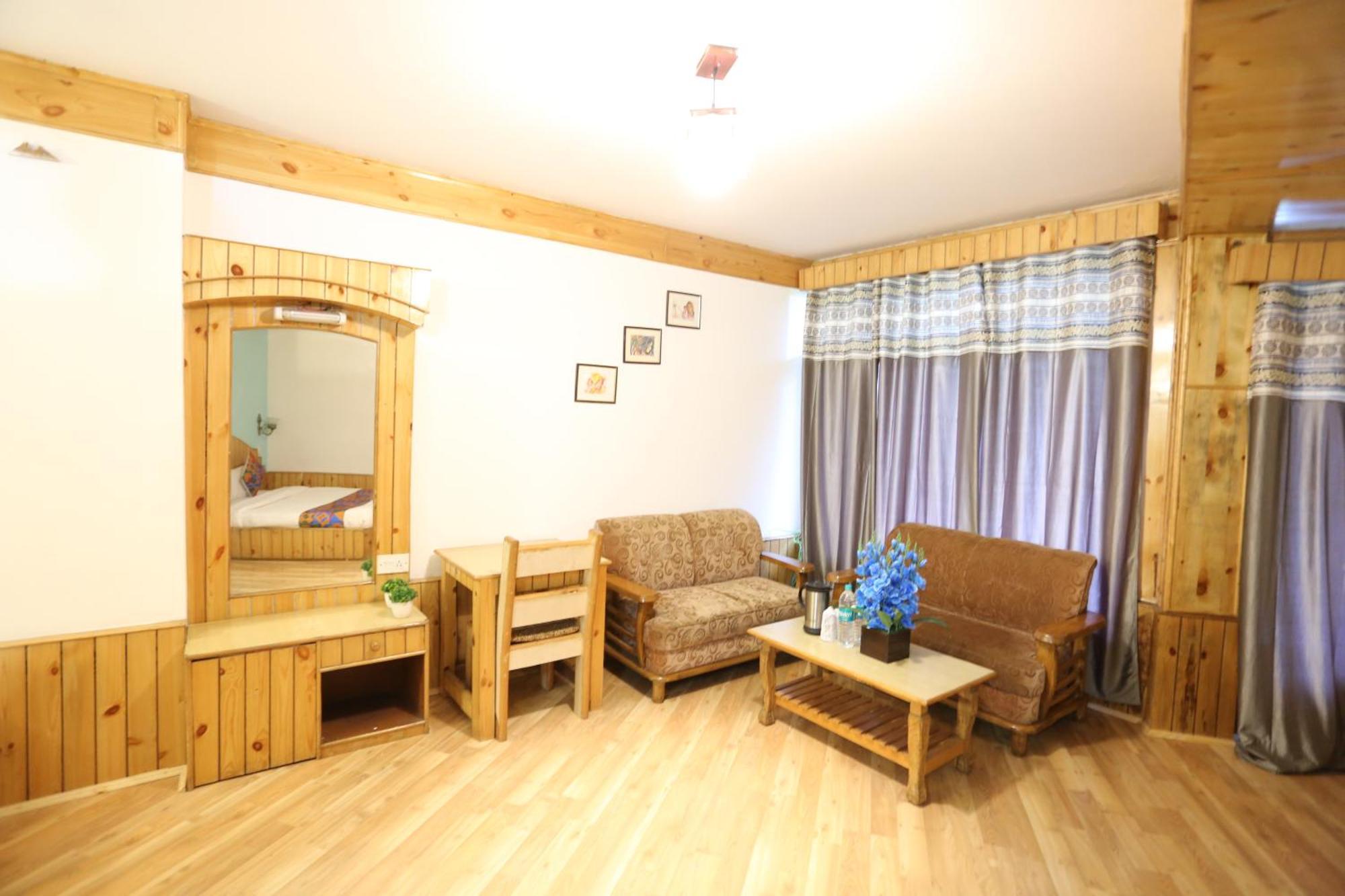 Hotel Surbhi Vashist Экстерьер фото