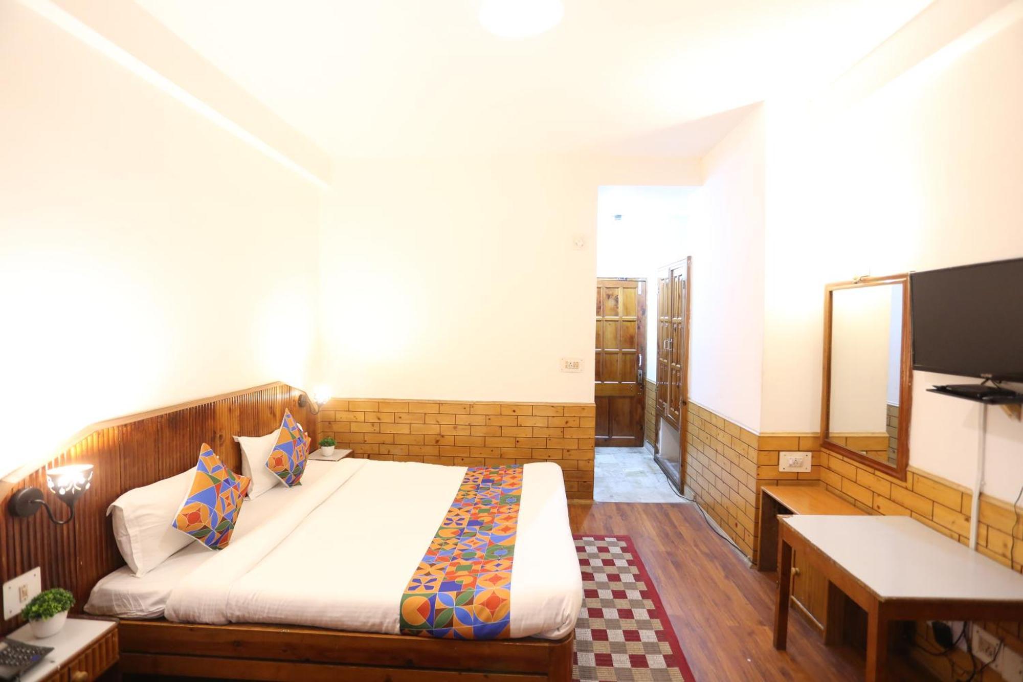 Hotel Surbhi Vashist Экстерьер фото